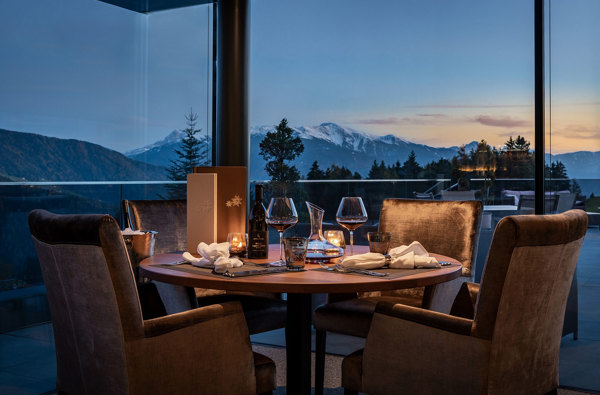 Hotel Edelweiss**** - Speisesaal By Night 04